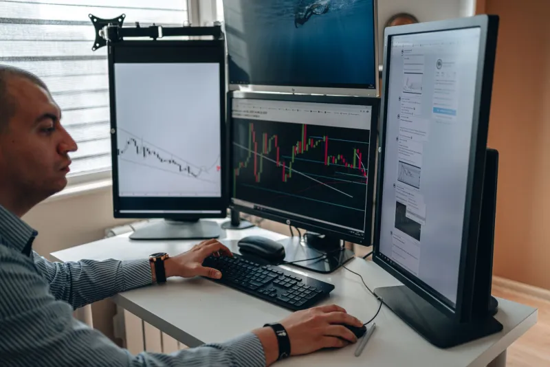 Chart Clutter: How Too Many Indicators Are Quietly Killing Your Trades